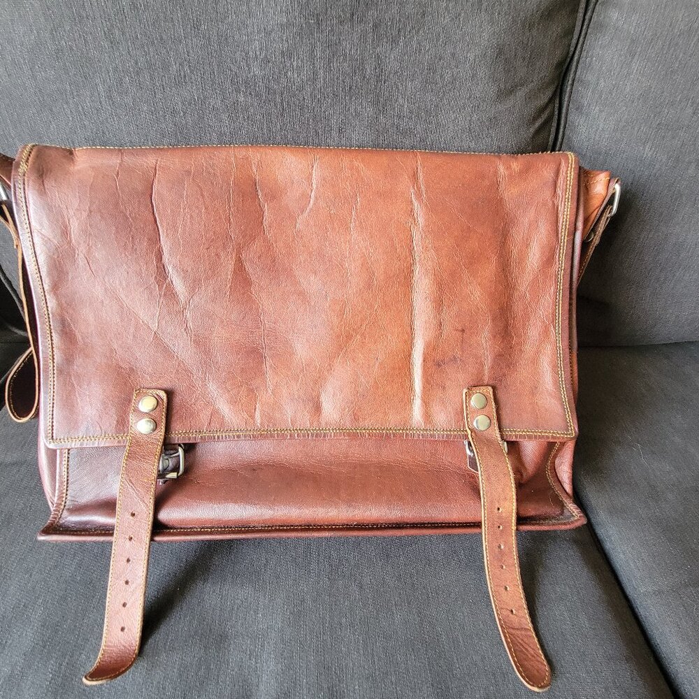 Leather shoulder bag